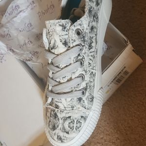 Blowfish shoes size 8 brand new never worn